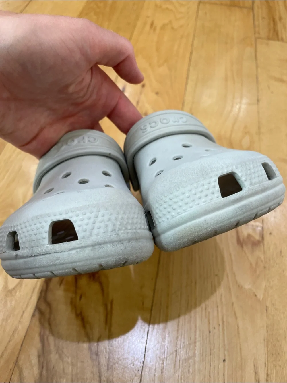 CROCS Classic Clog in Light Gray C11